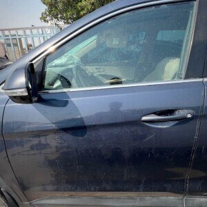 باب جهة السائق أمام هونداي سانتا في 2016