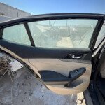 باب جهة السائق خلف نيسان مكسيما 2017