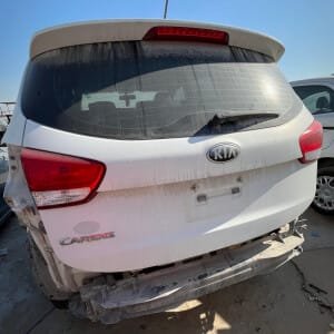  صدام خلفي كيا كارينس 2015