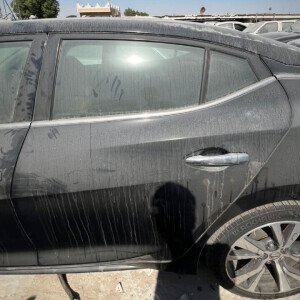 باب جهة السائق خلف نيسان مكسيما 2017