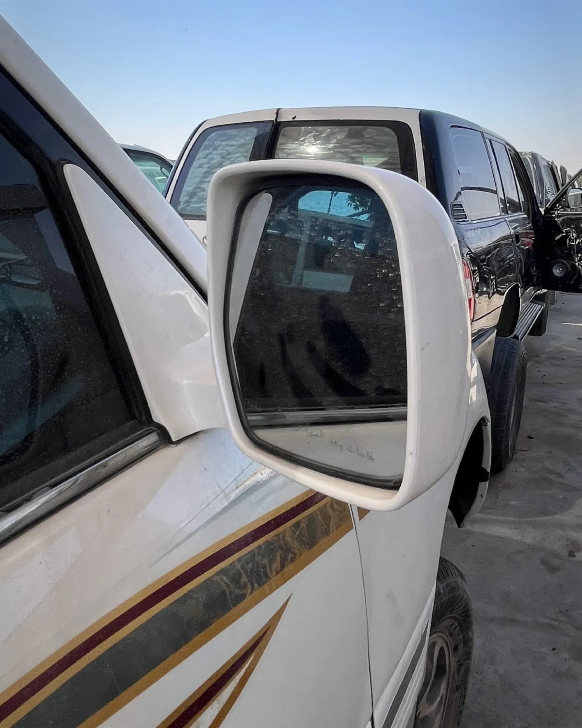 مراية جانبية (يمين) مع إشارة