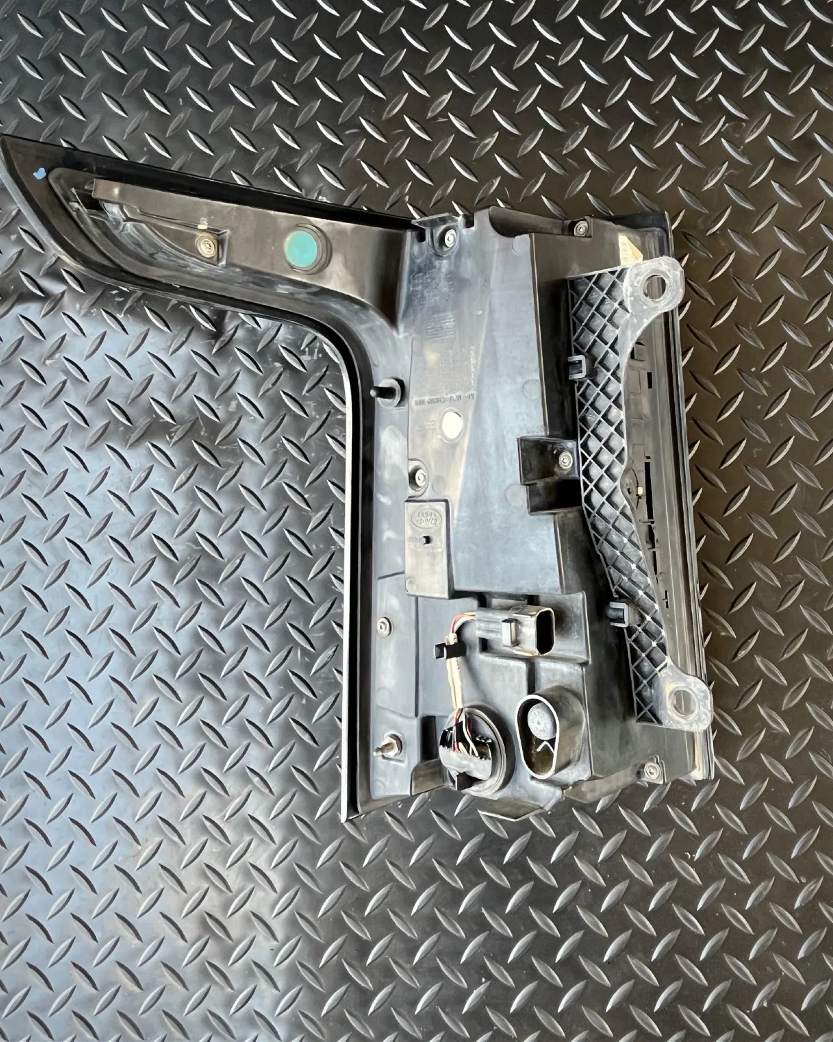 إصطب خلفي يمين