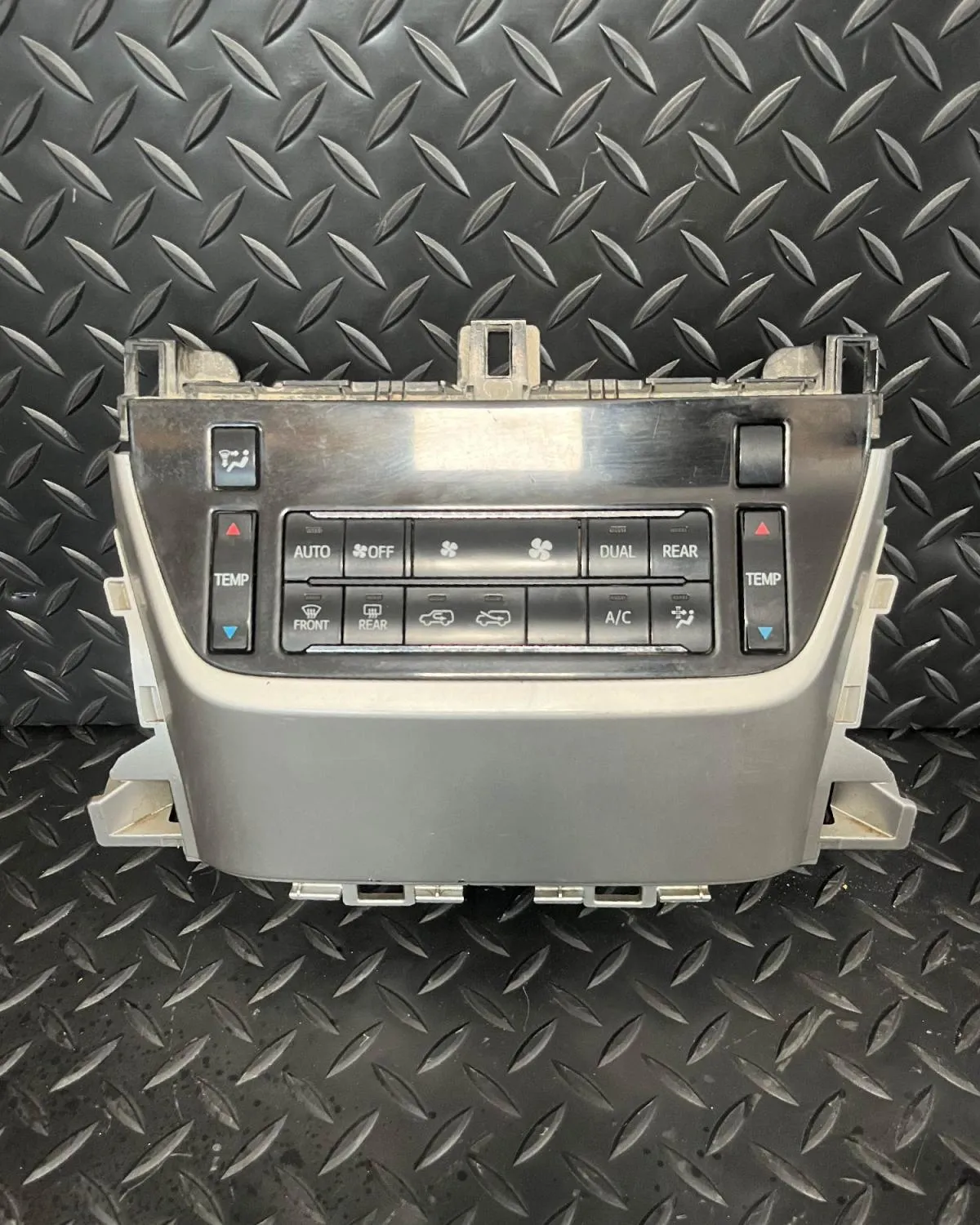 لوحة تحكم المكيف