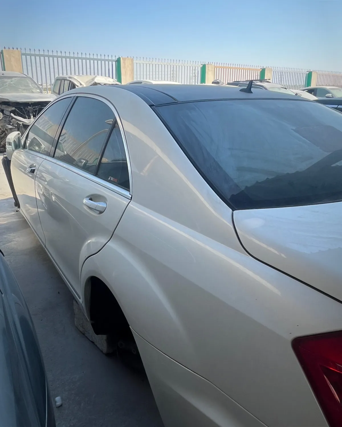 فلنجة خلفية (يمين)