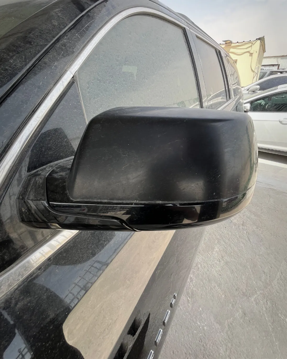 مراية جانبية (يسار)