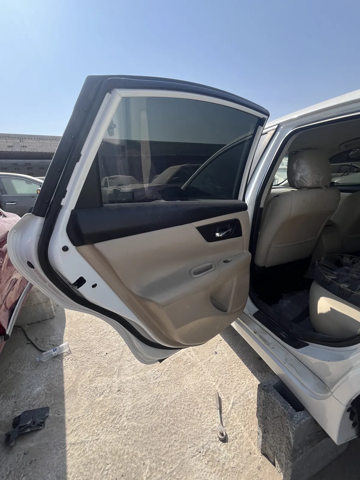 ديكور باب خلفي (جهة السائق)