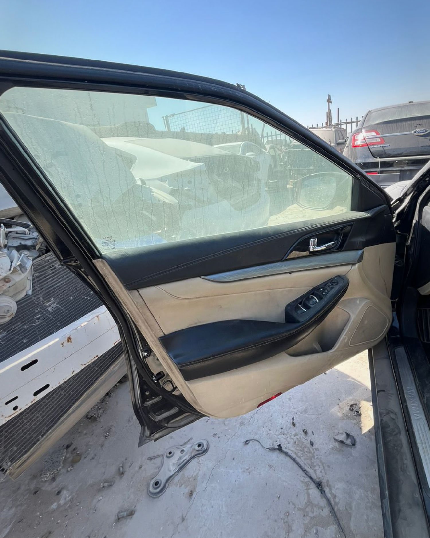 باب أمامي (يسار)