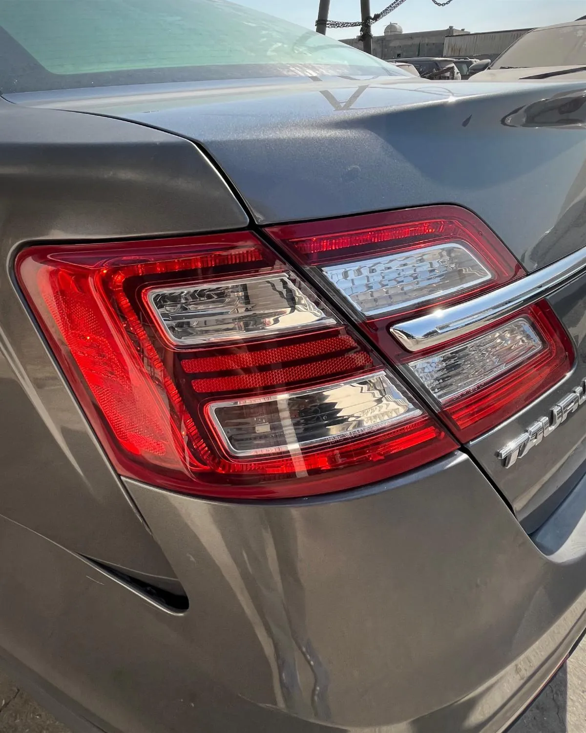 إصطب خلفي (يسار ركن)