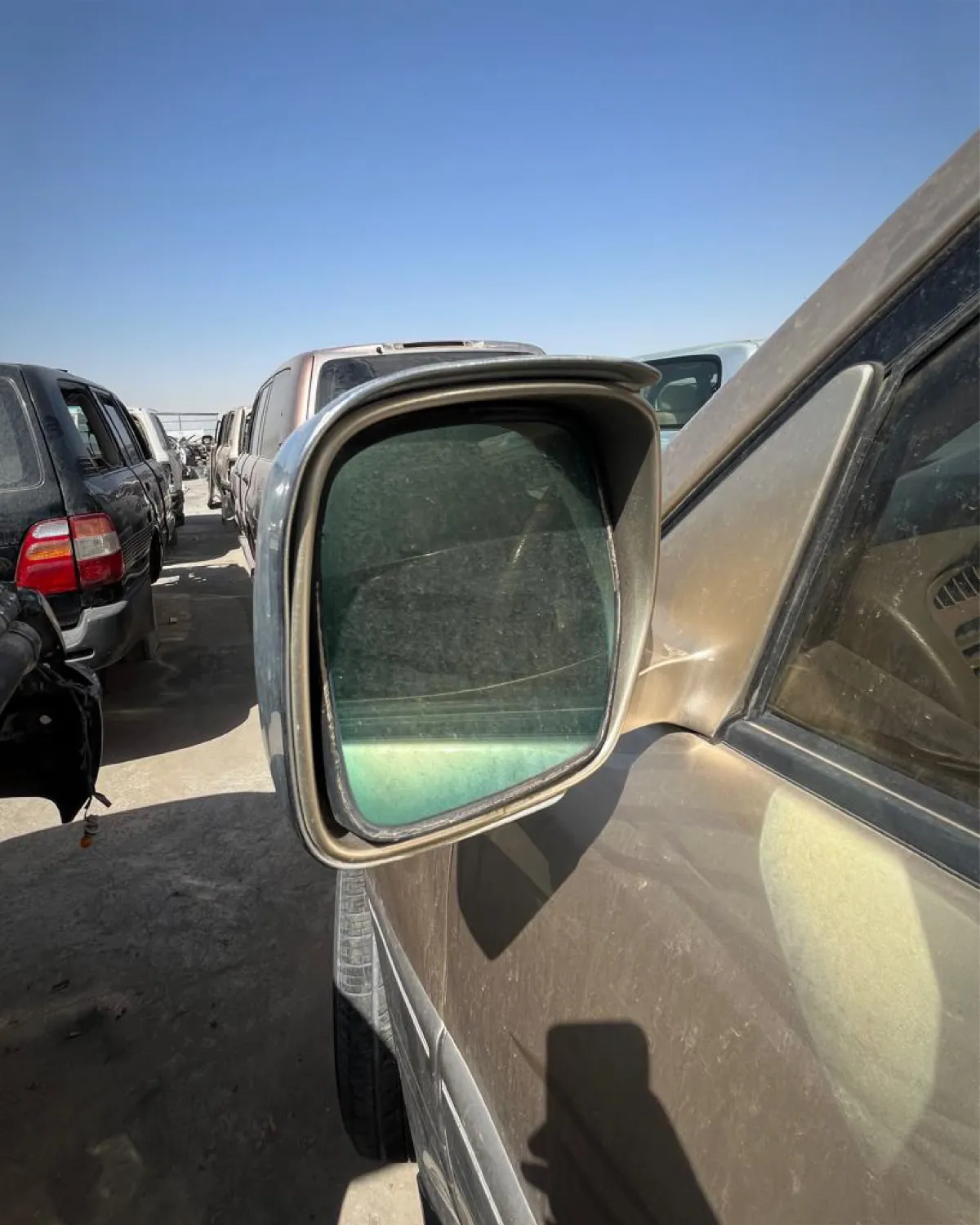 مراية جانبية (يسار)