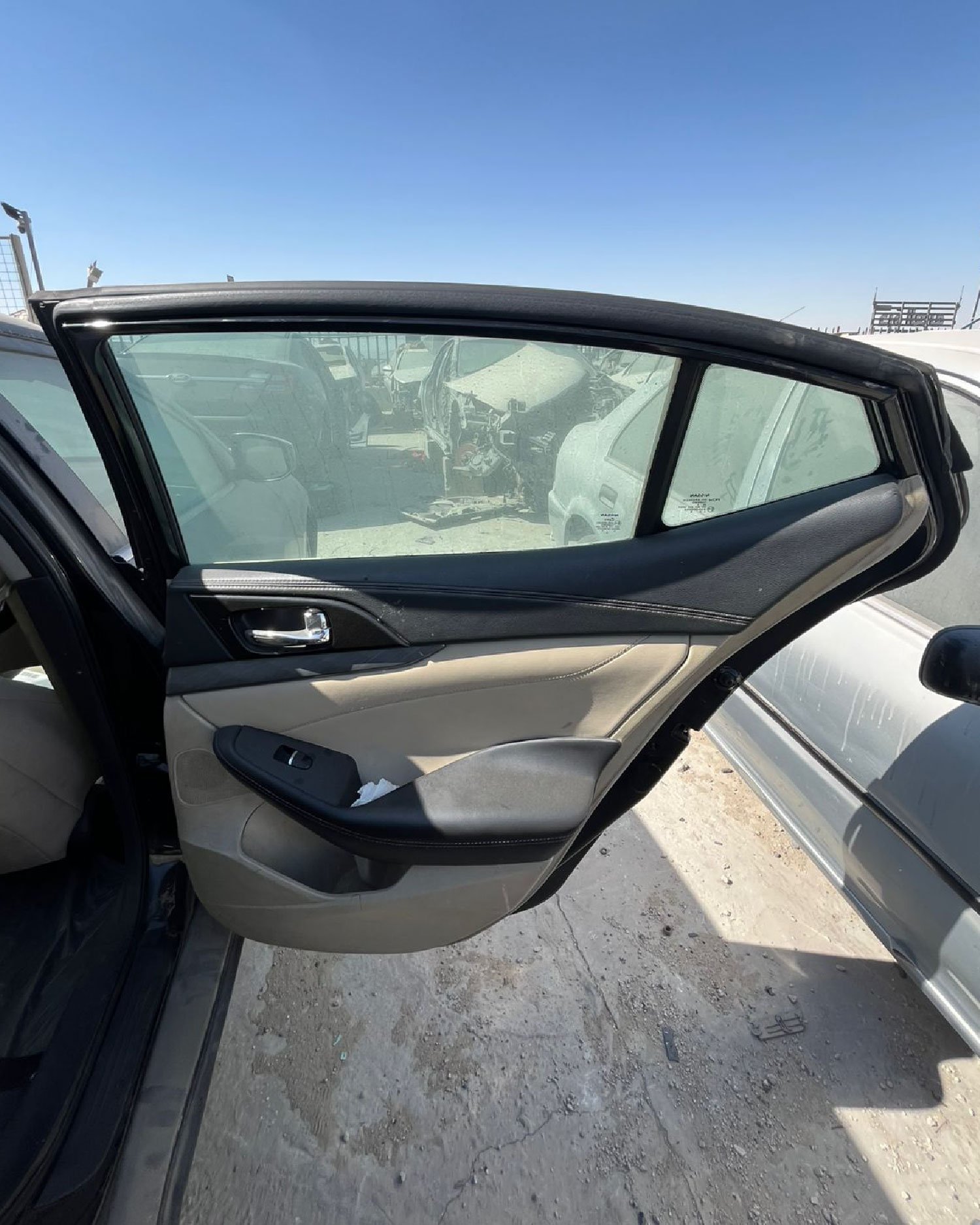 ديكور باب خلفي (جهة الراكب)