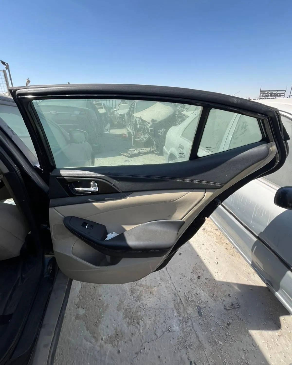 ديكور باب خلفي (جهة الراكب)