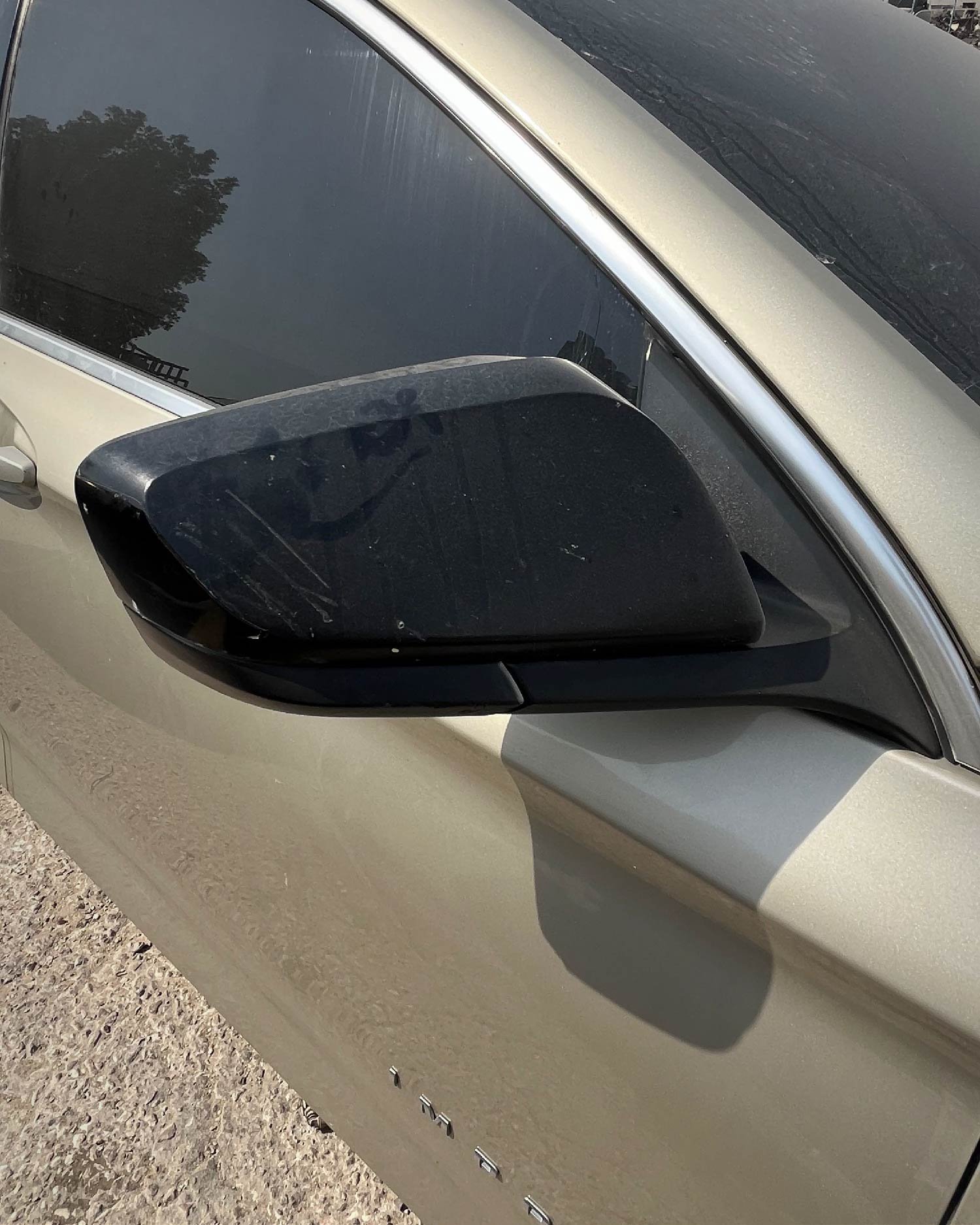 مراية جانبية (يمين)