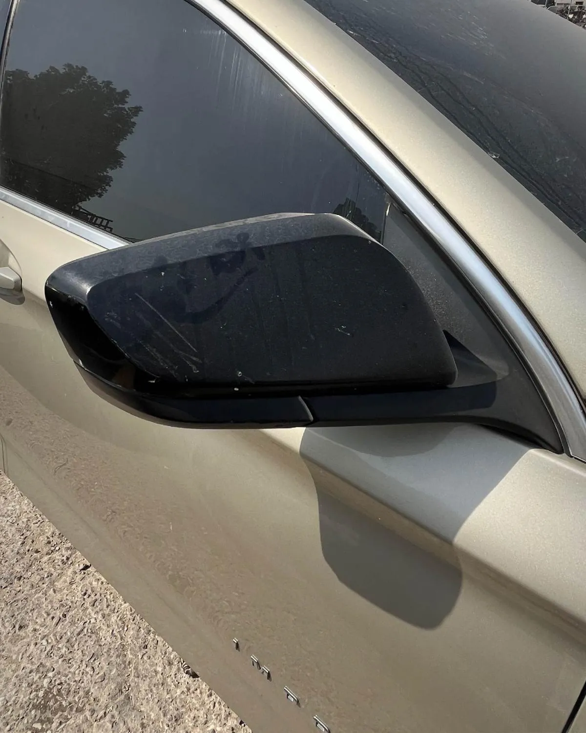 مراية جانبية (يمين)